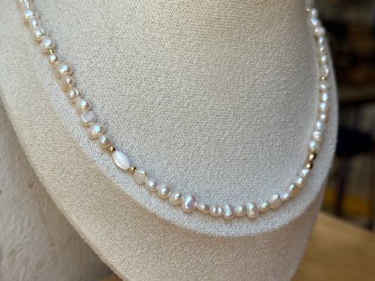 Sanaa pearl necklace