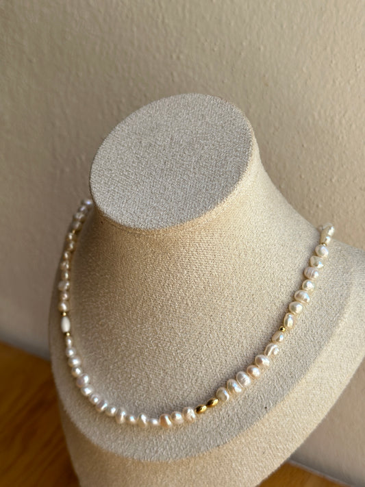 Sanaa pearl necklace