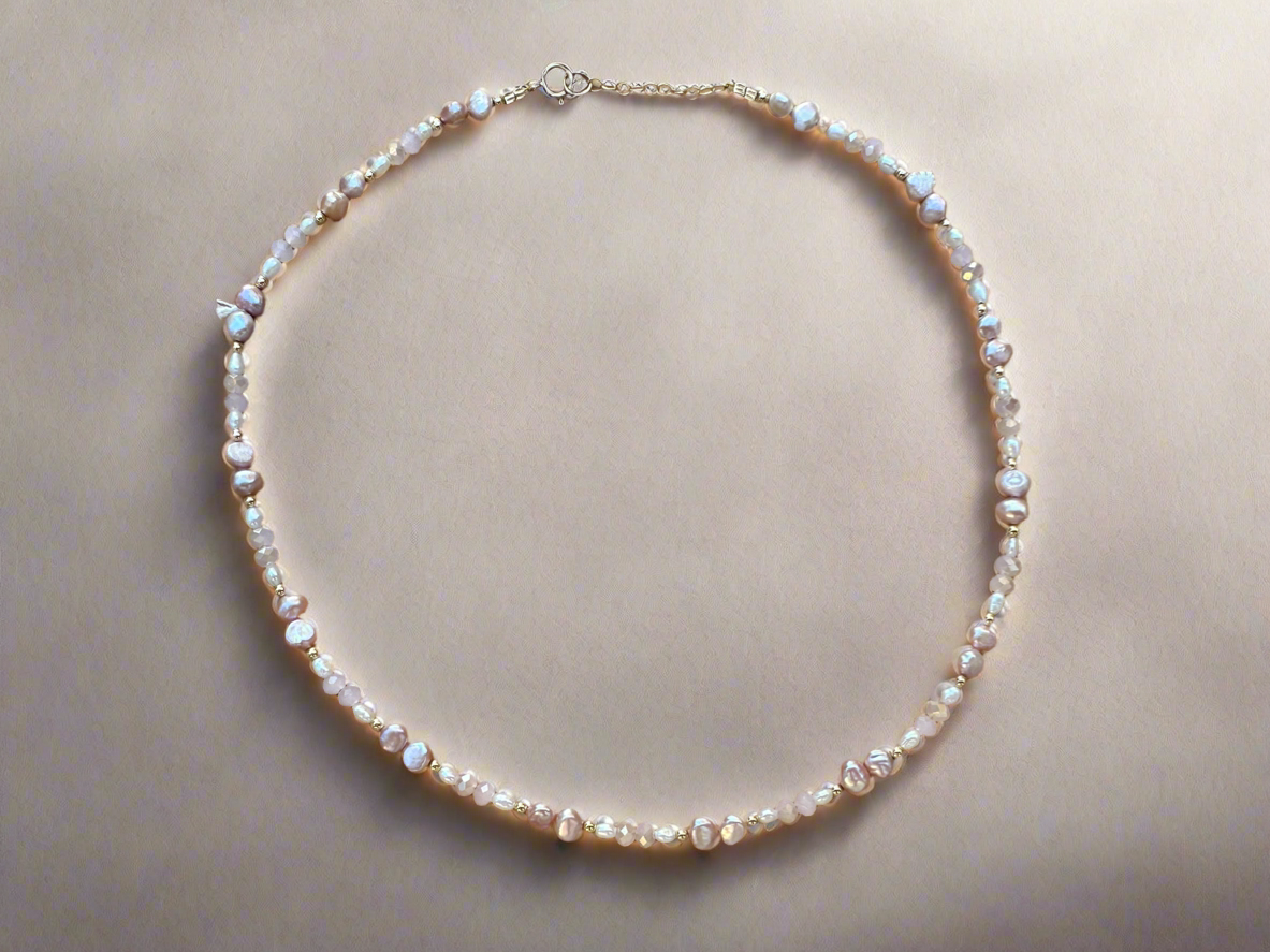 Inas pearl necklace