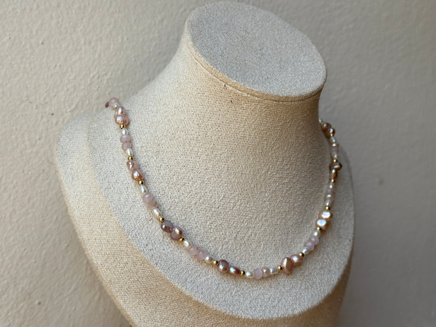 Inas pearl necklace