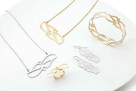 Gold calligraphy necklace “hubb” (love)